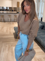 Sweter w serek - Karmelowy