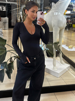 Damskie body w serek - Czarny